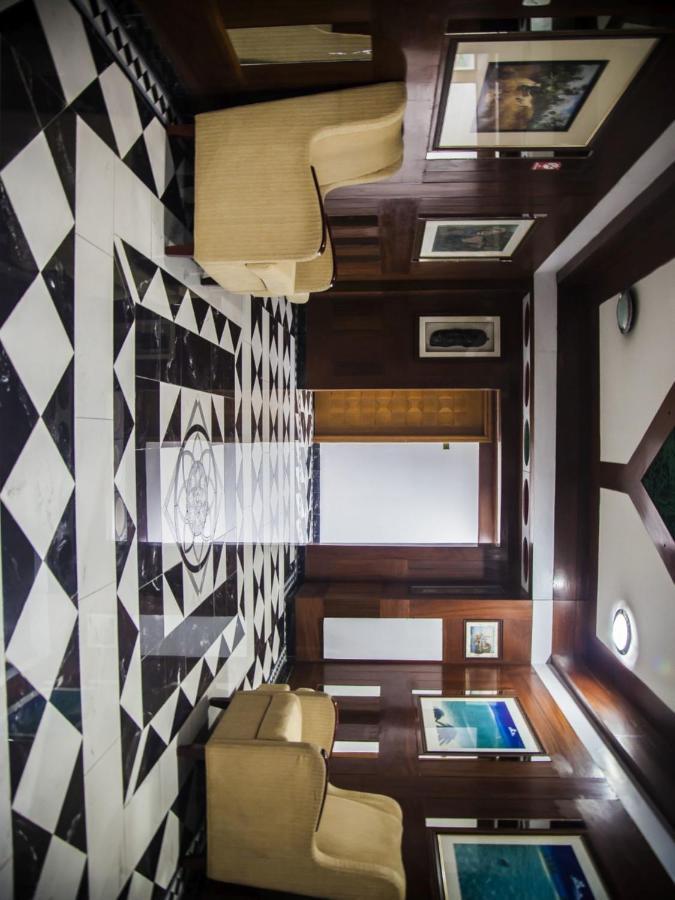 Peacock Hotel Dar es Salaam Buitenkant foto