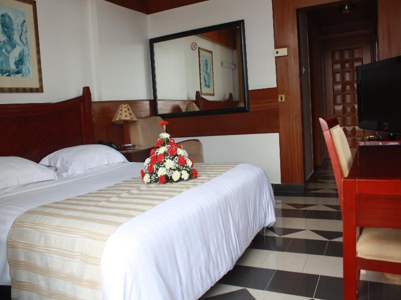 Peacock Hotel Dar es Salaam Buitenkant foto