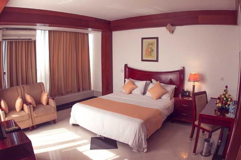 Peacock Hotel Dar es Salaam Buitenkant foto