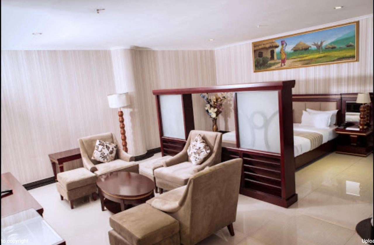 Peacock Hotel Dar es Salaam Buitenkant foto