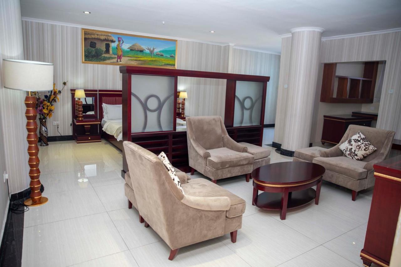 Peacock Hotel Dar es Salaam Buitenkant foto