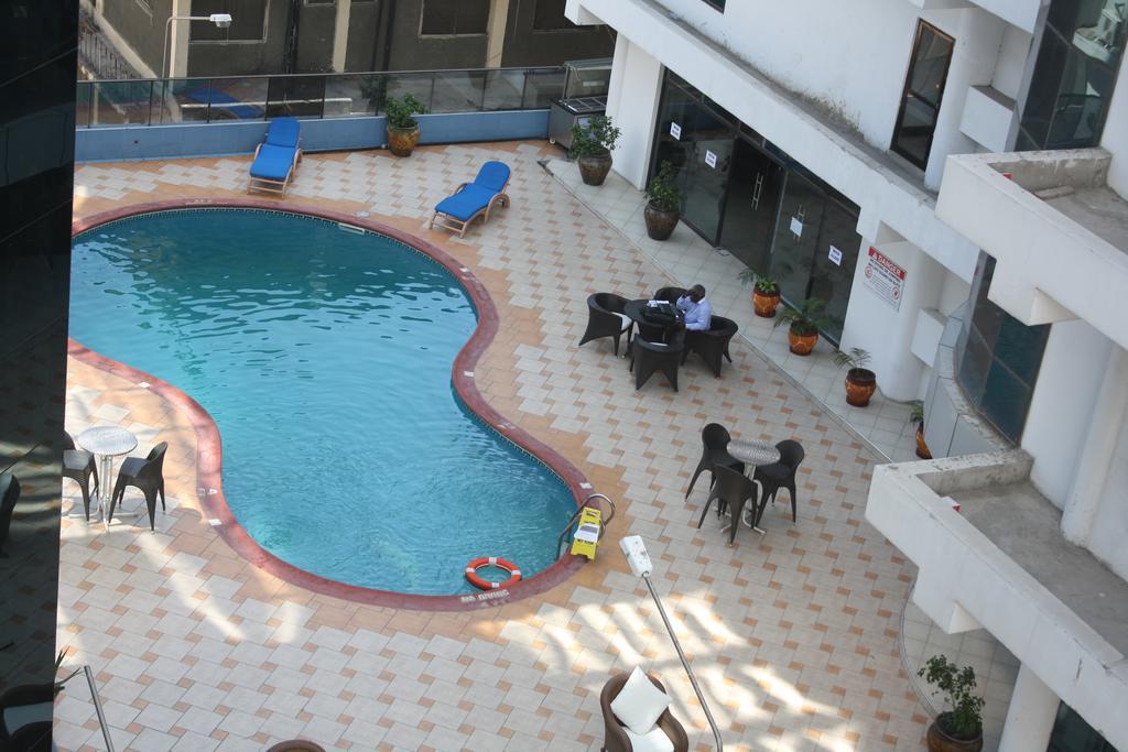 Peacock Hotel Dar es Salaam Buitenkant foto