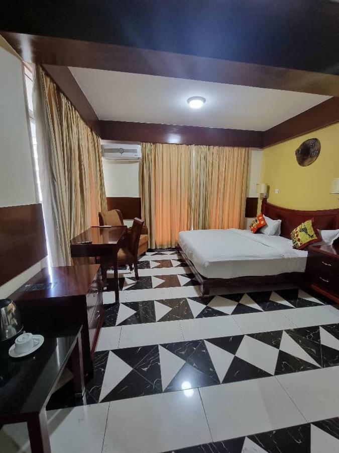 Peacock Hotel Dar es Salaam Buitenkant foto