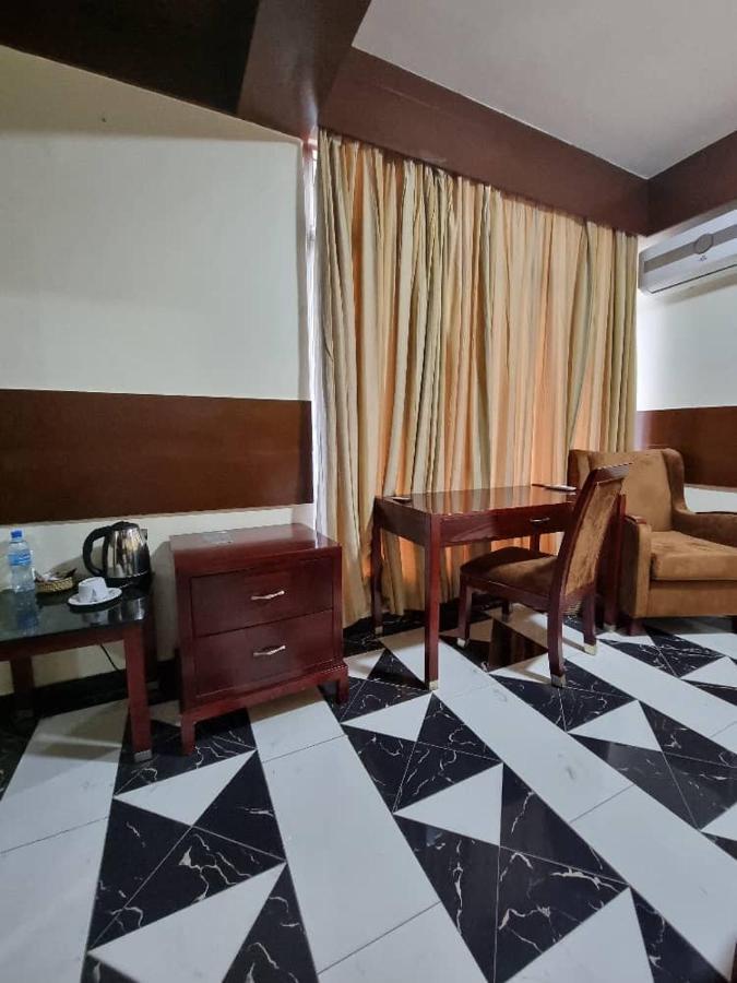Peacock Hotel Dar es Salaam Buitenkant foto
