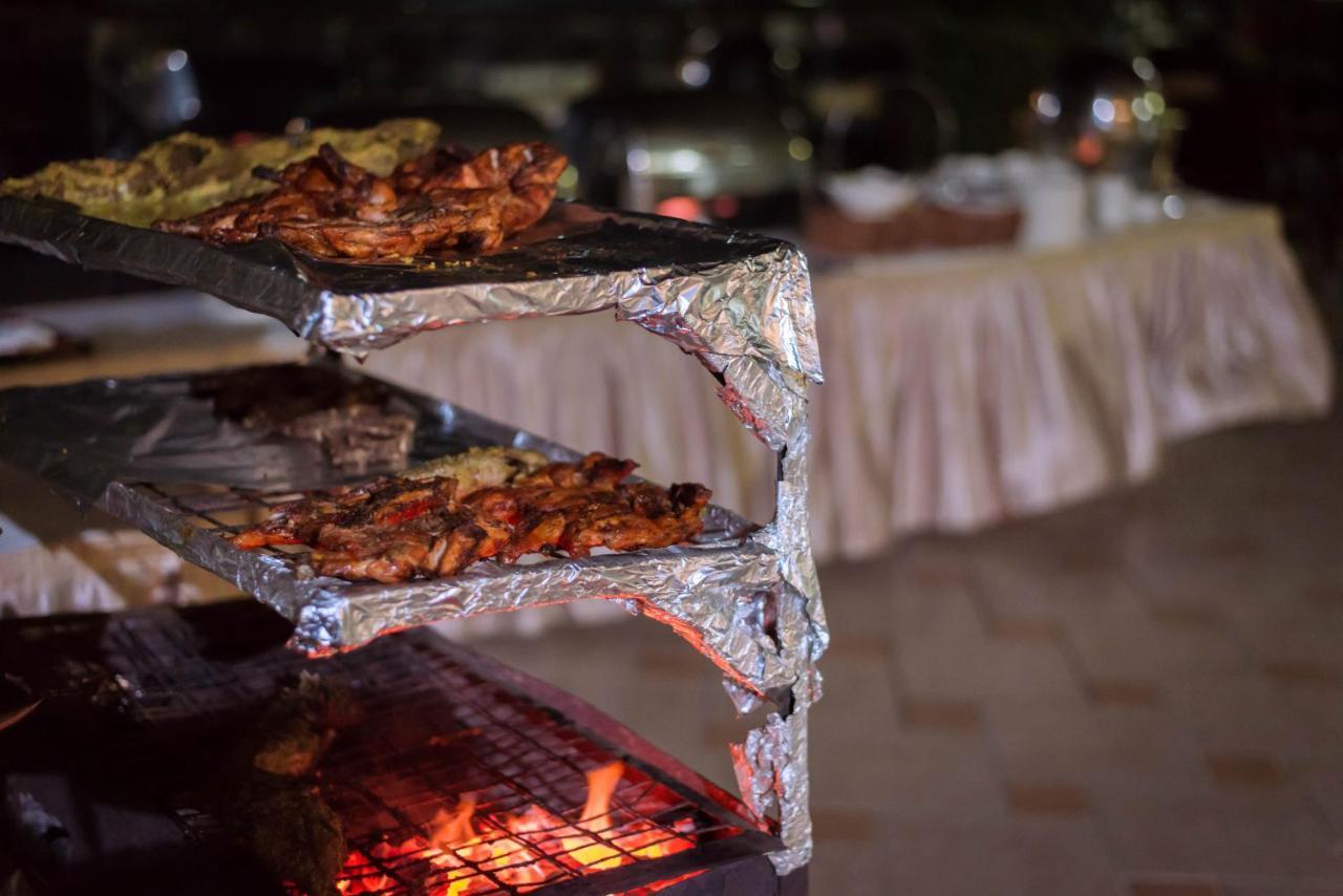 Peacock Hotel Dar es Salaam Buitenkant foto