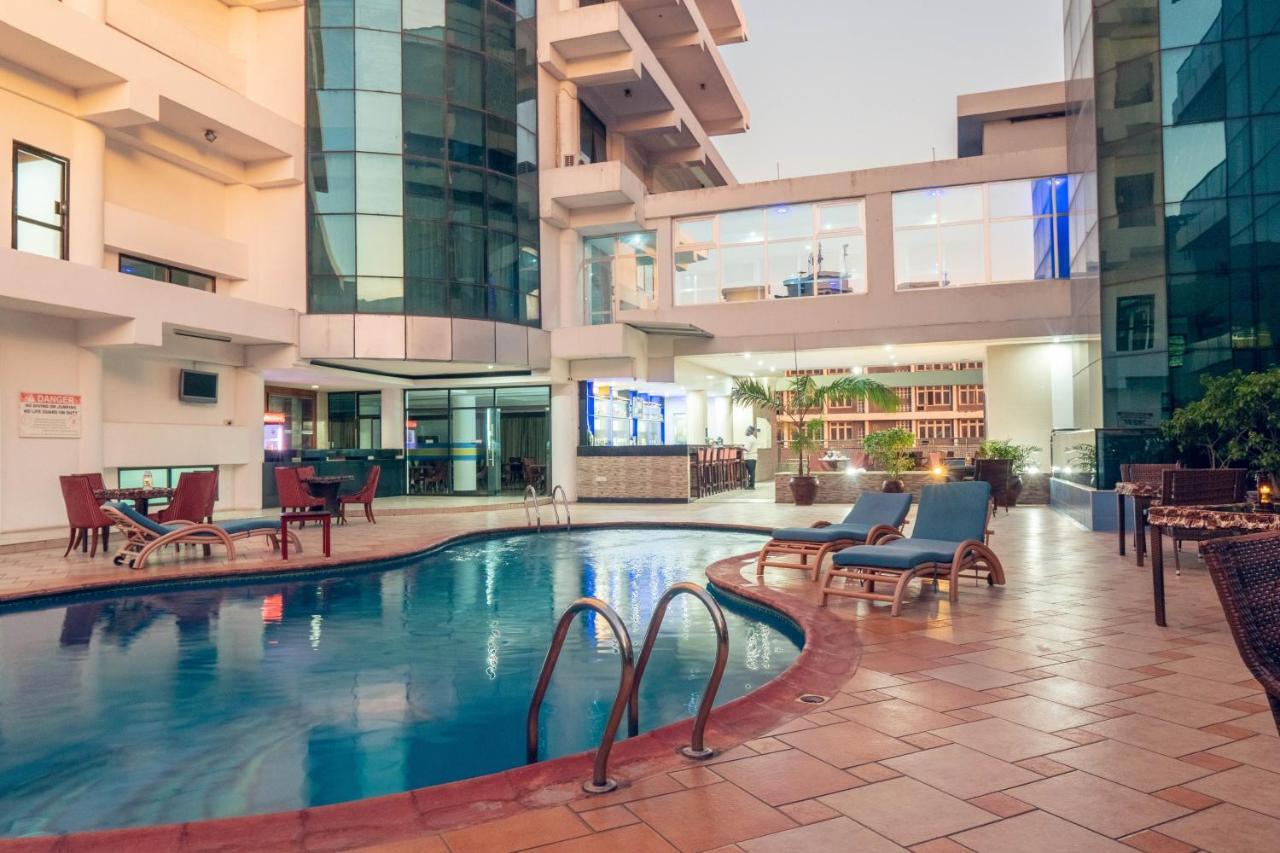 Peacock Hotel Dar es Salaam Buitenkant foto