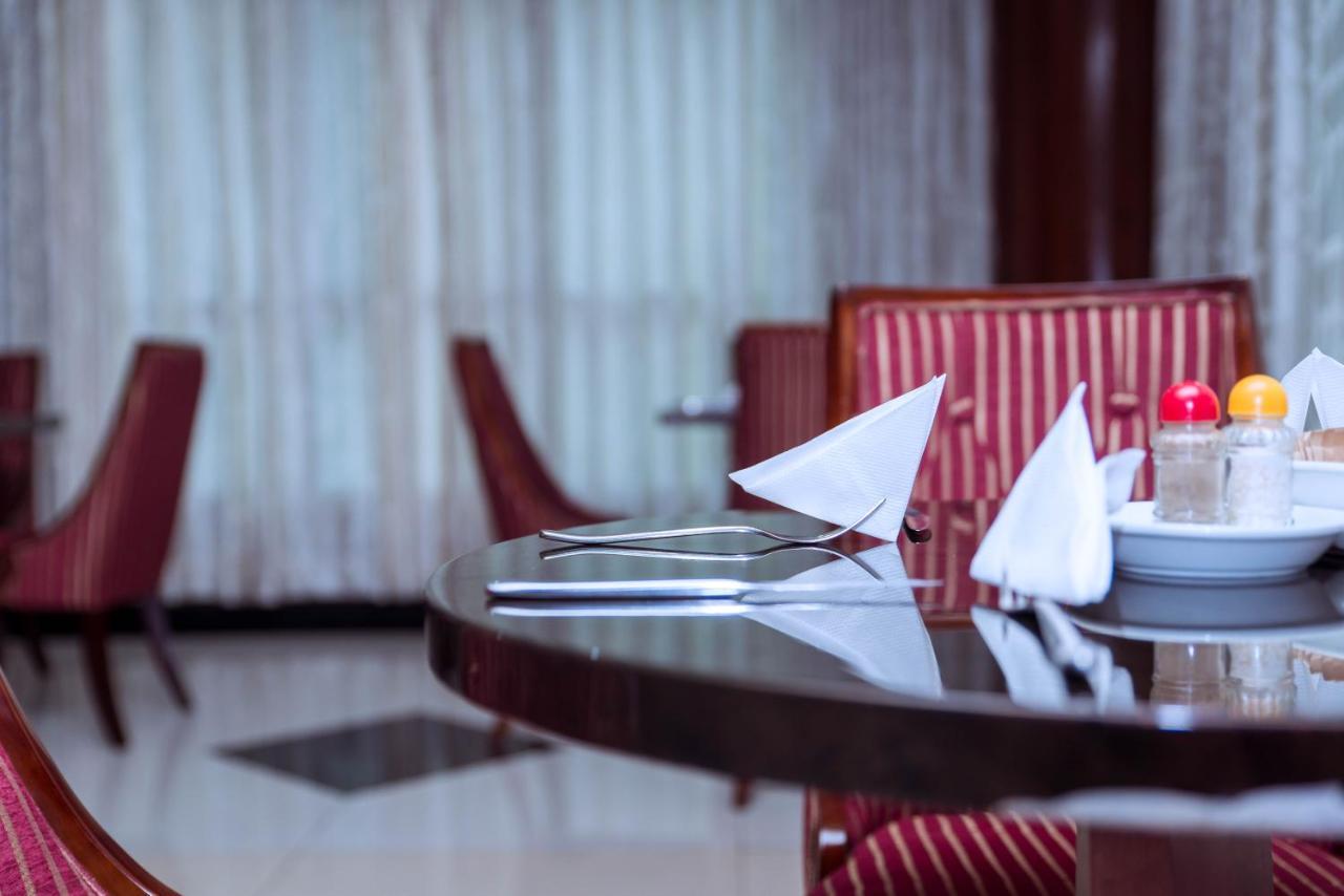 Peacock Hotel Dar es Salaam Buitenkant foto
