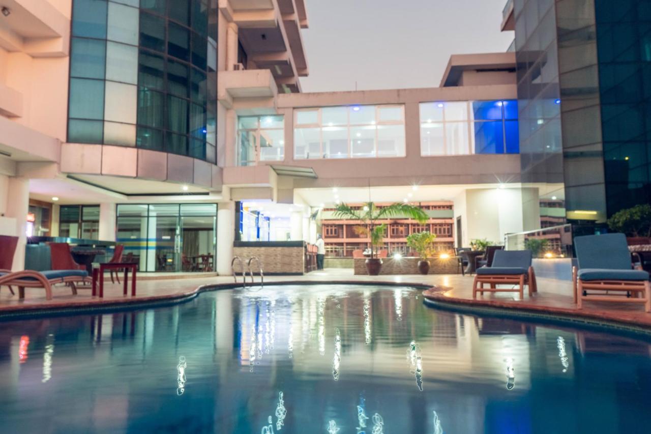 Peacock Hotel Dar es Salaam Buitenkant foto