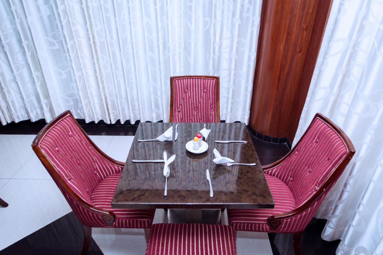 Peacock Hotel Dar es Salaam Buitenkant foto