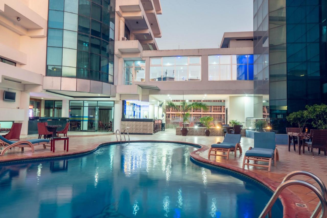 Peacock Hotel Dar es Salaam Buitenkant foto