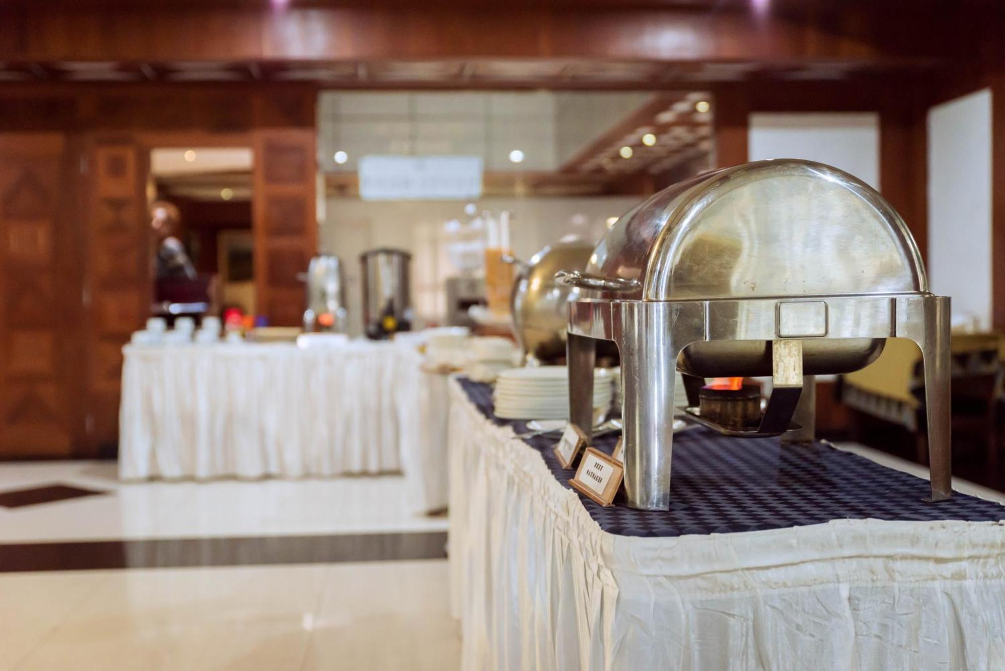 Peacock Hotel Dar es Salaam Buitenkant foto