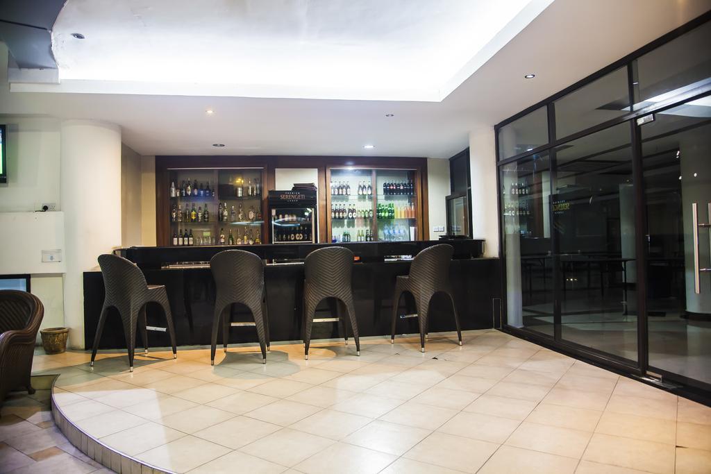 Peacock Hotel Dar es Salaam Buitenkant foto