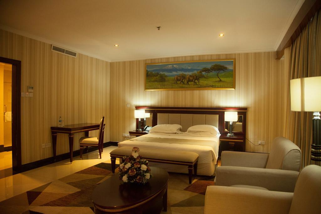 Peacock Hotel Dar es Salaam Buitenkant foto