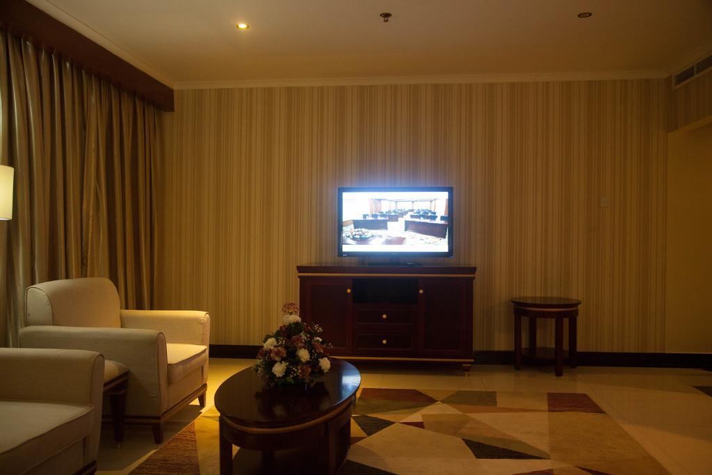 Peacock Hotel Dar es Salaam Buitenkant foto