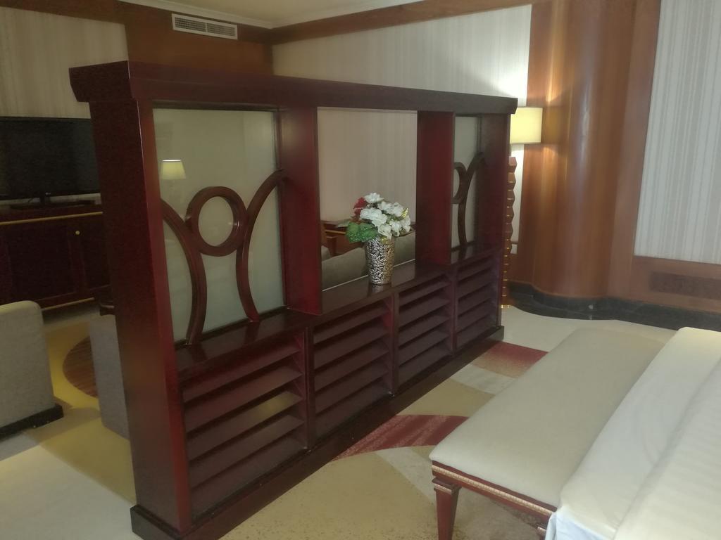 Peacock Hotel Dar es Salaam Buitenkant foto