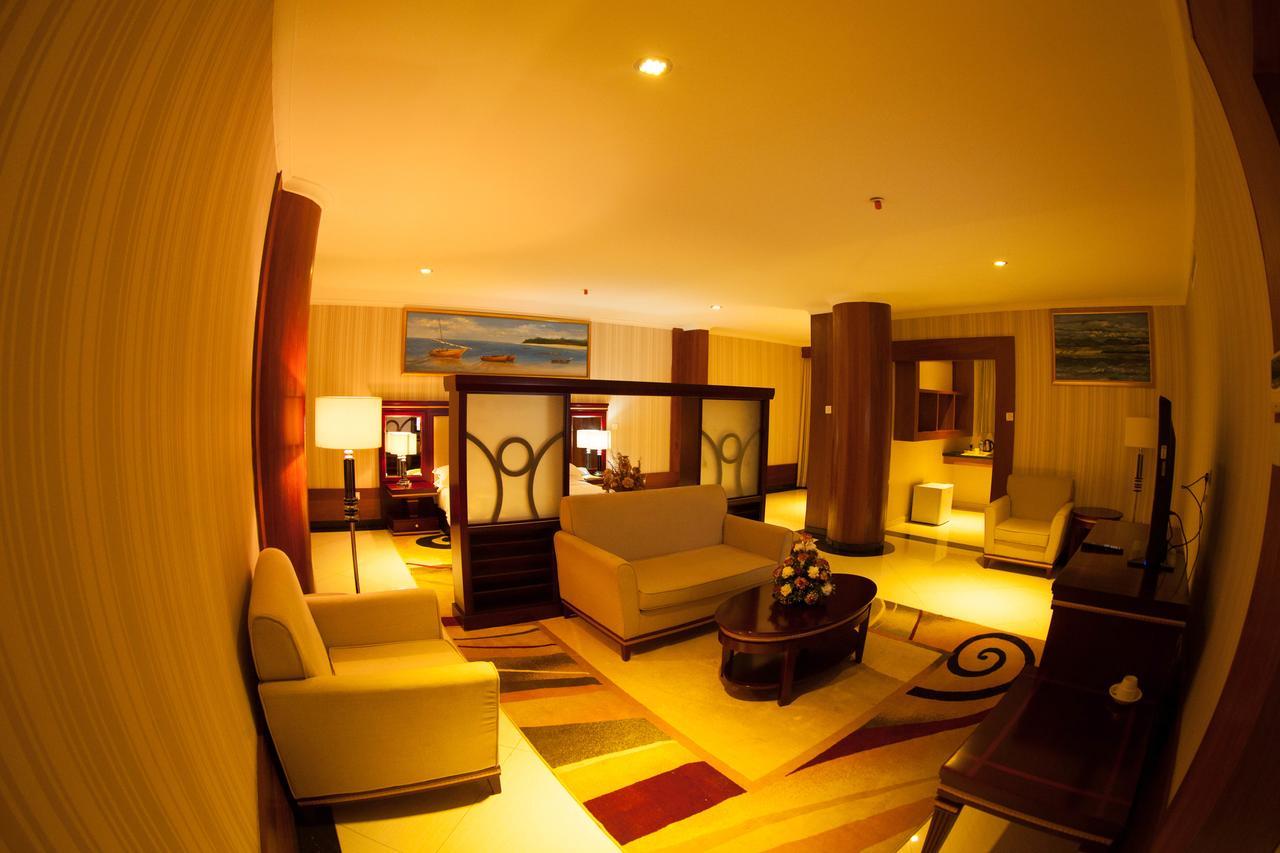 Peacock Hotel Dar es Salaam Buitenkant foto