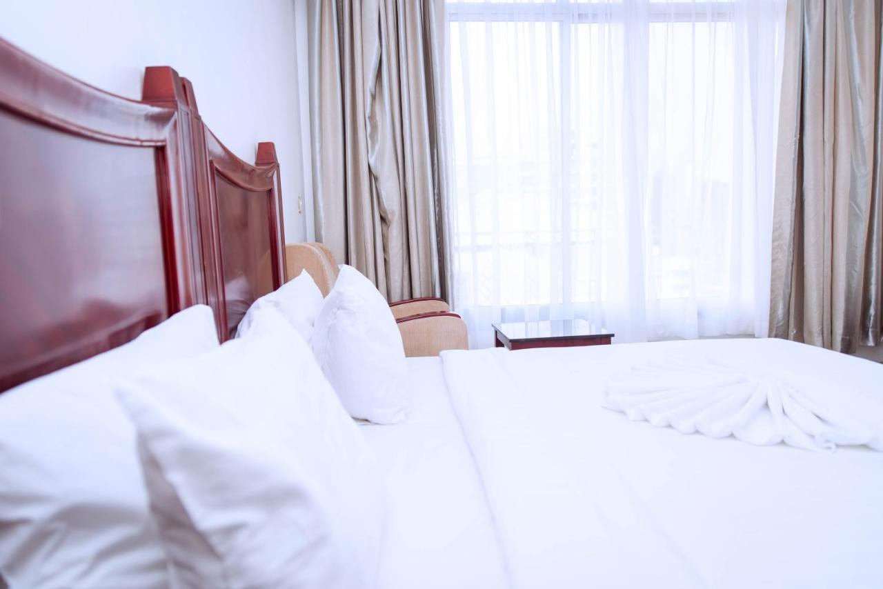 Peacock Hotel Dar es Salaam Buitenkant foto