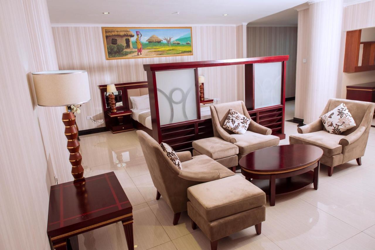 Peacock Hotel Dar es Salaam Buitenkant foto
